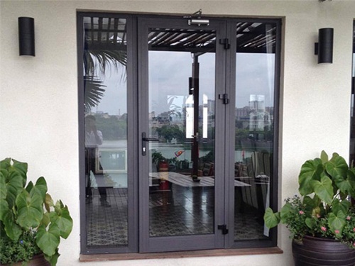 Giá cửa kính cường lực khung nhôm 